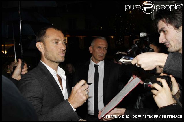 Jude Law à l'avant-première de  Sherlock Holmes :   Jeux d'ombre s à Paris, le 19 janvier 2012.