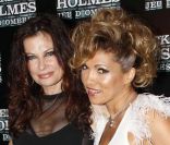 Jane Adler et Ysa Ferrer à l'avant-première de  Sherlock Holmes :   Jeux d'ombre s à Paris, le 19 janvier 2012.