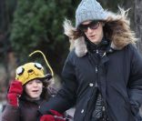 Sarah Jessica Parker et son fils James Wilkie affrontent la météo new yorkaise sur le chemin vers l\'école. Le 20 janvier 2012.