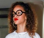Rihanna en janvier 2012 à l\'aéroport de Los Angeles