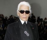 Karl Lagerfeld assistait au défilé Dior Homme automne-hiver 2012/2013 à Paris, le 21 janvier 2012.