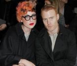 Kim Ann Foxman et son conjoint Andy Butler au premier rang du défilé Dior Homme à Paris, le 21 janvier 2012.