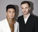 L'acteur chinois Nicholas Wu, très élégant tout en blanc, et Kris Van Assche lors défilé Dior Homme à Paris, le 21 janvier 2012.