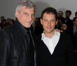 Marc-Olivier Fogiel et le président de Dior Sidney Toledano lors du défilé Dior Homme à Paris, le 21 janvier 2012.