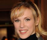 La chanteuse Lorie était au premier rang du défilé Eric Tibusch à Paris, le 23 janvier 2012.