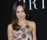 Elsa Zylberstein lors de son arrivé au défilé Armani Privé le 24 janvier à Paris