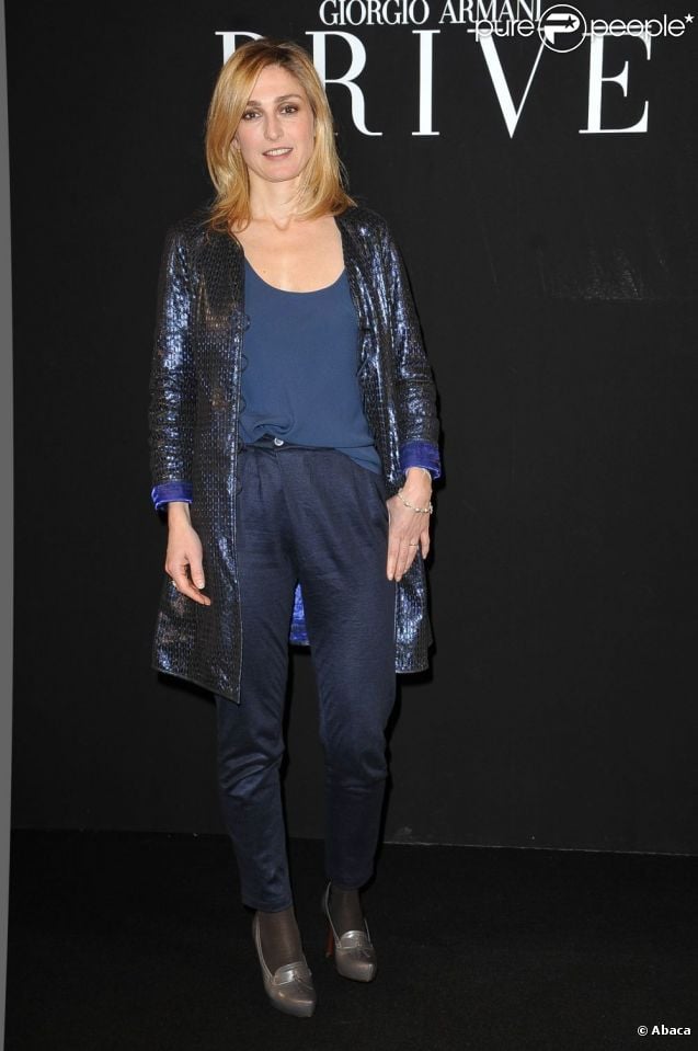 Julie Gayet lors de son arrivé au défilé Armani Privé le 24 janvier à Paris