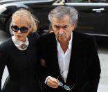 Arielle Dombasle et Bernard-Henry Lévy à Paris, le 10 novembre 2011.