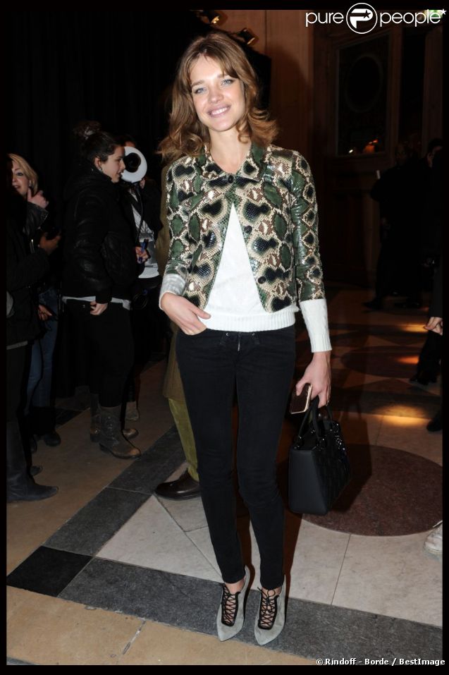Le superbe top Natalia Vodianova, lumineuse à l'École Nationale des Beaux-Arts de Paris lors du défilé de lingerie Etam. Le 23 janvier 2012. 