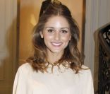 La superbe Olivia Palermo, en véritable fashionista, était stylée pour assister au défilé haute couture Christian Dior à Paris, le 23 janvier 2012. 