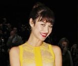 L\'actrice et mannequin Olga Kurylenko, fatale dans une robe Elie Saab printemps-été 2012 pour assister au show haute couture du créateur libanais. Paris, le 25 janvier 2012.<br />