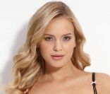 La déesse Elisandra Tomacheski, nouveau mannequin sexy venu du Brésil, pose pour Nordstorm 