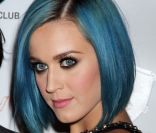Katy Perry avait opté pour le bleu lors de la soirée caritative pour l'association Givelove.org au club 1 OAK à Las Vegas, le 27 janvier 2012