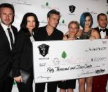 Katy Perry, David Arquette et Balthazar Getty lors de la soirée caritative pour l\'association Givelove.org au club 1 OAK à Las Vegas, le 27 janvier 2012