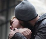 Katherine Heigl et son mari Josh Kelley : plus amoureux que jamais lorsqu\'ils visitent les puces de Saint-Ouen à Paris le 29 janvier 2012