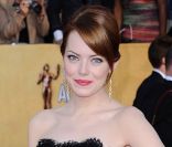 Emma Stone, lumineuse en Alexander McQueen lors des SAG Awards 2012 à Los Angeles, le 29 janvier 2012.