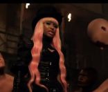 Nicki Minaj dans le clip de Turn Me On