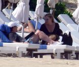Michael J. Fox et son épouse Tracy Pollan à Saint-Barthélemy, le 4 février 2012.
