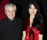 Claude Lelouch et sa compagne Valérie Perrin lors de la soirée de Gala de la 29ème nuit des neiges, à Crans-Montana, en Suisse, le 4 février 2012