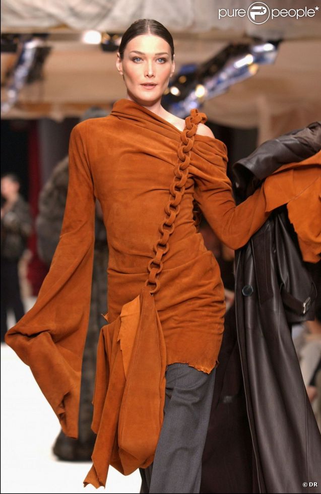    Les muses de Jean Paul Gaultier   
 Carla Bruni défile pour Gaultier 
