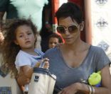 Halle Berry et sa fille Nahla, en janvier 2012 à Los Angeles