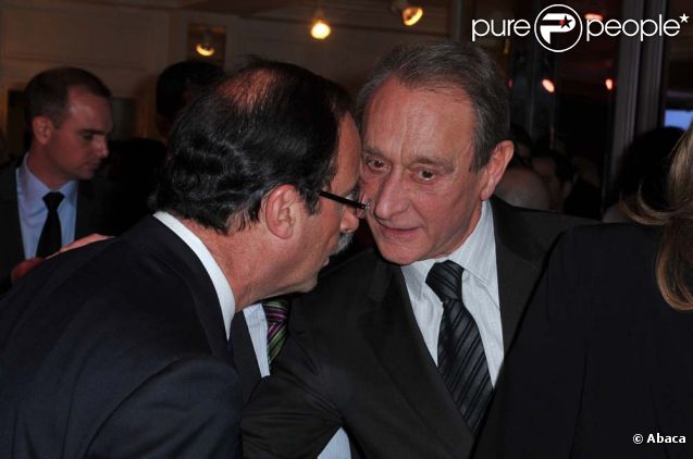 François Hollande et Bertrand Delanoë au dîner du CRIF, à Paris, le 8 février 2012.