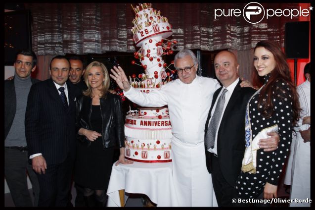 Xavier de Moulins, Laurence Ferrari, Alain Ducasse et Delphine Wespiser lors des 25 ans de TV Magazine au Plaza Athenée le 8 février 2012 à Paris