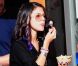 Selena Gomez savoure une glace artisanale à Buenos Aires, en Argentine, le mercredi 8 février 2012.