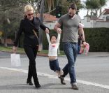 Katherine Heigl, son époux Josh et leur fillette Naleigh, à Los Angeles. 11 février 2012