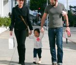 Katherine Heigl, son époux Josh et leur fillette Naleigh, à Los Angeles. 11 février 2012