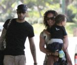 Alicia Keys, Swizz Beatz et leur fils Egypt s\'apprêtent à quitter Hawaï le 31 janvier 2012 à Hawai