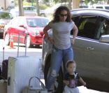 Alicia Keys garde un oeil sur son fils Egypt le 31 janvier 2012 à Hawaï