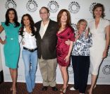 Marc Cherry et les acteurs de la série Desperate Housewives en mai 2009 à Los Angeles