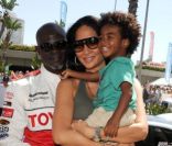 Dijimon Hounsou, Kimora Lee Simmons et leur fils Kenzo en avril 2011 
