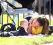 Jessica Alba joue avec sa fille Haven dans un parc de Los Angeles. Le 18 février 2012