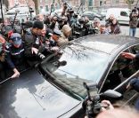 DSK arrive à Lille sous une nuée de photographes et journalistes 