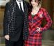 Helena Bonham Carter, accompagnée par Tim Burton et leurs enfants Billy Ray et Nell, recevait le 22 février 2012 à Buckingham Palace les insignes de commandeur dans l'ordre de l'empire britannique, des mains de sa Majesté la reine Elizabeth II.