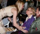 Michèle Morgan fête ses 92 ans et 75 ans de cinéma, avec Sarah Marshall, à la mairie de Puteaux, le 29 février 2012.