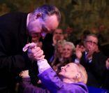 Michèle Morgan fête ses 92 ans et 75 ans de cinéma en compagnie de Frédéric Mitterrand, à la mairie de Puteaux, le 29 février 2012.