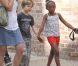 Shiloh, Zahara et Maddox, les enfants de Brad Pitt et Angelina Jolie,  avec leur nounou et garde du corps à la Nouvelle-Orléans le 7 mars 2012