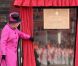 La reine Elizabeth II et la duchesse de Cambridge immortalisent leur passage à Leicester, le 8 mars 2012