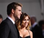 Miley Cyrus et Liam Hemsworth lors de l'avant-première du film Hunger Games le 12 mars 2012 au Nokia Theatre L.A Live de Los Angeles