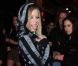 Avril Lavigne, businesswoman hors pair, devant une Taylor Momsen blafarde