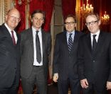 Rémy Pflimlin (France Télévisions), Nicolas de Tavernost (M6), Nonce Paolini (TF1) et Bernard Meheut (Canal+) à la cérémonie organisée à l\'Élysée où le président a décoré onze  personnalités du monde des arts et du spectacle, le 14 mars 2012.
