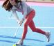 Catherine, duchesse de Cambridge a montré ses talents de hockeyeuse lors de sa rencontre avec l'équipe olympique britannique à l'Arena Riverside, sur le site des JO de Londres, le 15 mars 2012. 