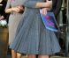 Kate Middleton a encore une fois démontré sa merveilleuse complicité avec les enfants, lors de sa visite avec son beau-père le prince Charles à la Foundation for Children and the arts à la Dulwich Gallery de Londres, le 15 mars 2012.