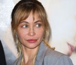 Emmanuelle Béart à l\'avant-première de <em>Bye Bye Blondie</em>, à Paris le 19 mars 2012.