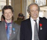 Michel Gondry entouré de Bertrand Tavernier et Patrick Chesnais au ministère de la Culture à Paris, le 28 mars 2012.