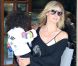Heidi Klum sort d'un restaurant avec ses enfants à Los Angeles le 14 avril 2012