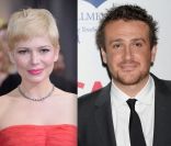 Jason Segel évoque sa romance avec Michelle Williams lors d'une interview avec  Extra  pour la sortie de  Cinq ans de réflexion  ( The Five-Year Engagement ), une comédie romantique avec Emily Blunt.